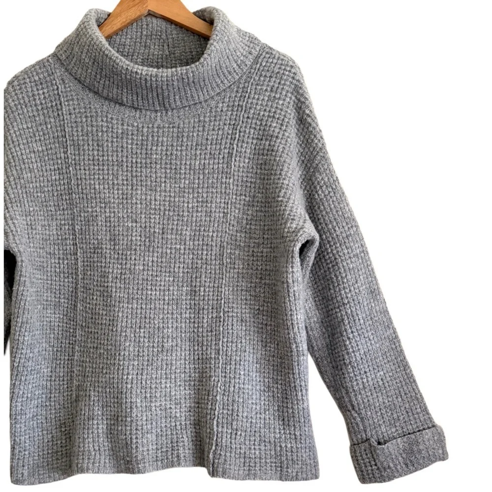 FREE PEOPLE 100% Wool Waffle Knit Fold-over Cowl-Neck Preppy Casual Sweater Sz M